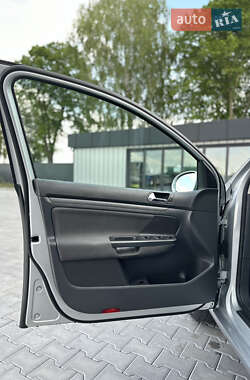 Хэтчбек Volkswagen Golf 2005 в 