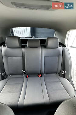 Хэтчбек Volkswagen Golf 2005 в 