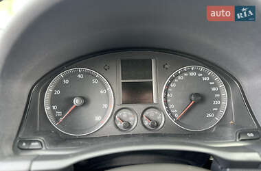 Хэтчбек Volkswagen Golf 2005 в 