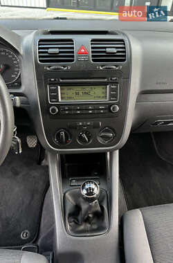 Хэтчбек Volkswagen Golf 2005 в 