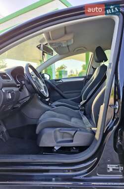 Хэтчбек Volkswagen Golf 2010 в 