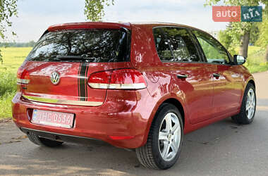 Хэтчбек Volkswagen Golf 2010 в 