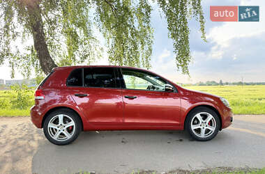 Хэтчбек Volkswagen Golf 2010 в 