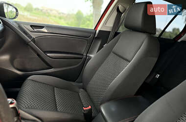 Хэтчбек Volkswagen Golf 2010 в 