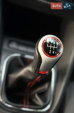 Хэтчбек Volkswagen Golf 2010 в 
