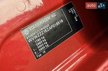 Хэтчбек Volkswagen Golf 2010 в 