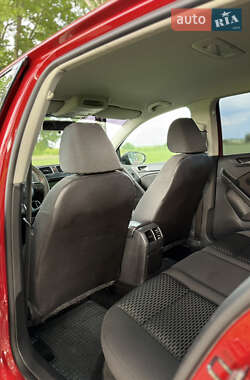 Хэтчбек Volkswagen Golf 2010 в 