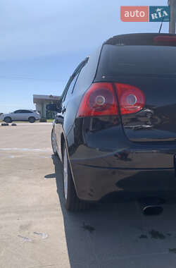 Хэтчбек Volkswagen Golf 2006 в 