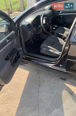 Хэтчбек Volkswagen Golf 2006 в 