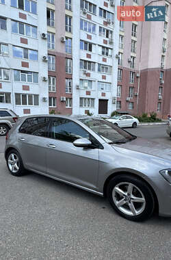 Хетчбек Volkswagen Golf 2013 в 