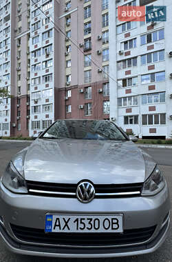 Хетчбек Volkswagen Golf 2013 в 