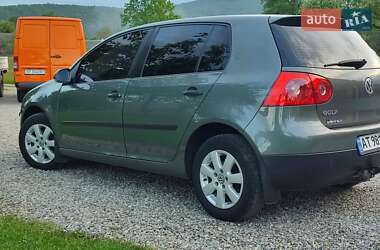 Хэтчбек Volkswagen Golf 2004 в 