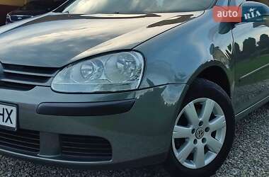 Хэтчбек Volkswagen Golf 2004 в 