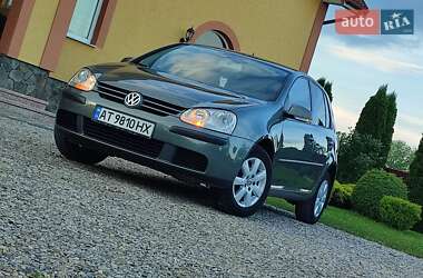 Хэтчбек Volkswagen Golf 2004 в 