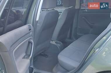 Хэтчбек Volkswagen Golf 2004 в 