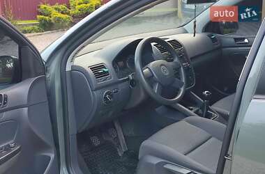 Хэтчбек Volkswagen Golf 2004 в 