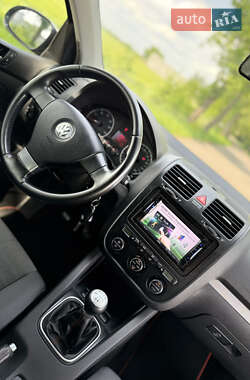 Хэтчбек Volkswagen Golf 2007 в 