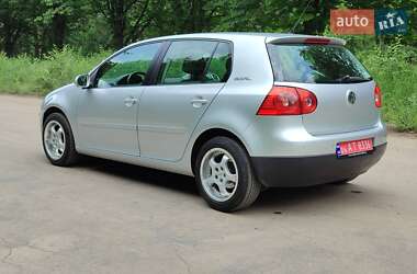 Хетчбек Volkswagen Golf 2006 в 