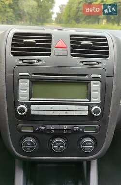 Хетчбек Volkswagen Golf 2006 в 