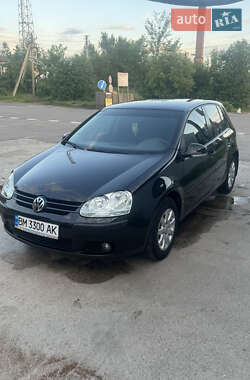 Хэтчбек Volkswagen Golf 2005 в 