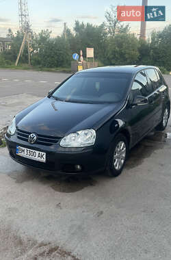 Хэтчбек Volkswagen Golf 2005 в 