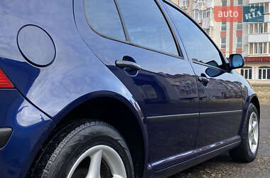Хэтчбек Volkswagen Golf 1999 в 