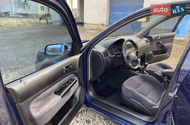 Хэтчбек Volkswagen Golf 1999 в 