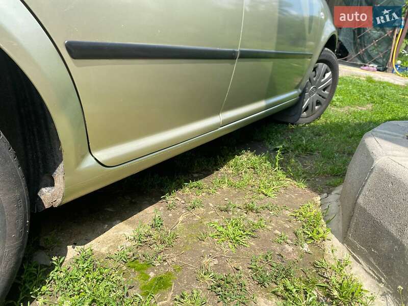 Хэтчбек Volkswagen Golf 2002 в Белой Церкви