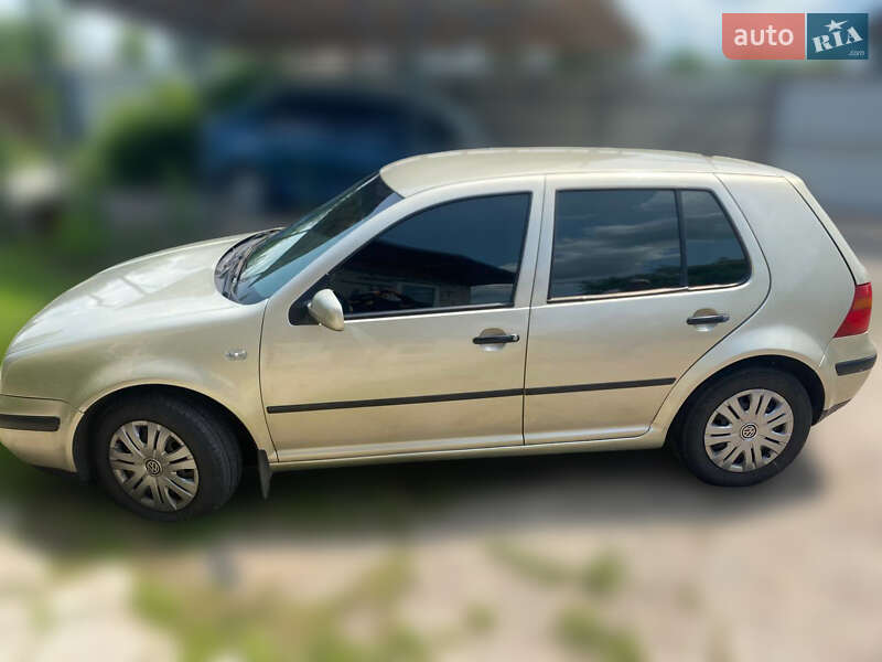Хэтчбек Volkswagen Golf 2002 в Белой Церкви