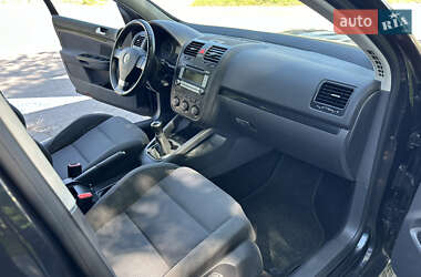 Хэтчбек Volkswagen Golf 2008 в 