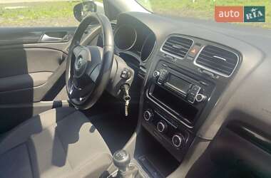 Хэтчбек Volkswagen Golf 2010 в 