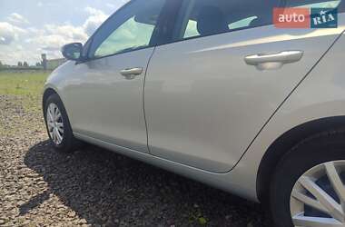 Хэтчбек Volkswagen Golf 2010 в 