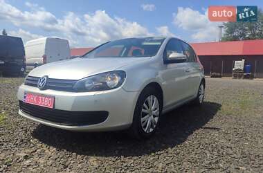 Хэтчбек Volkswagen Golf 2010 в 