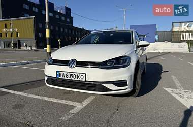 Хэтчбек Volkswagen Golf 2018 в Киеве