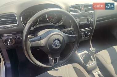 Хэтчбек Volkswagen Golf 2010 в 