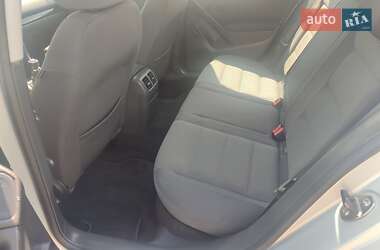 Хэтчбек Volkswagen Golf 2010 в 