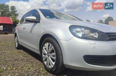 Хэтчбек Volkswagen Golf 2010 в 