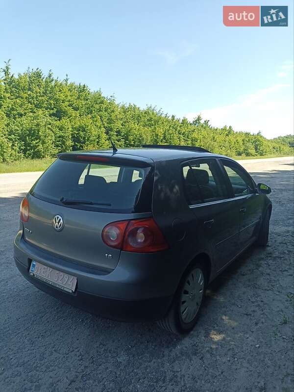 Хэтчбек Volkswagen Golf 2005 в Дунаевцах
