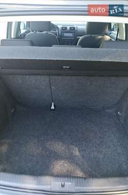 Хэтчбек Volkswagen Golf 2005 в 