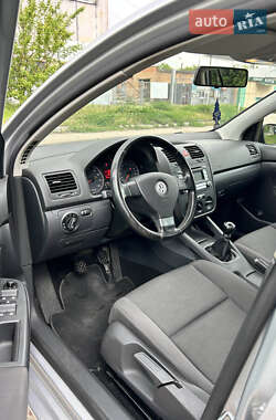 Хэтчбек Volkswagen Golf 2007 в 