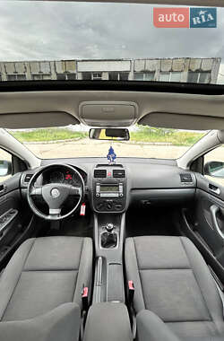 Хэтчбек Volkswagen Golf 2007 в 