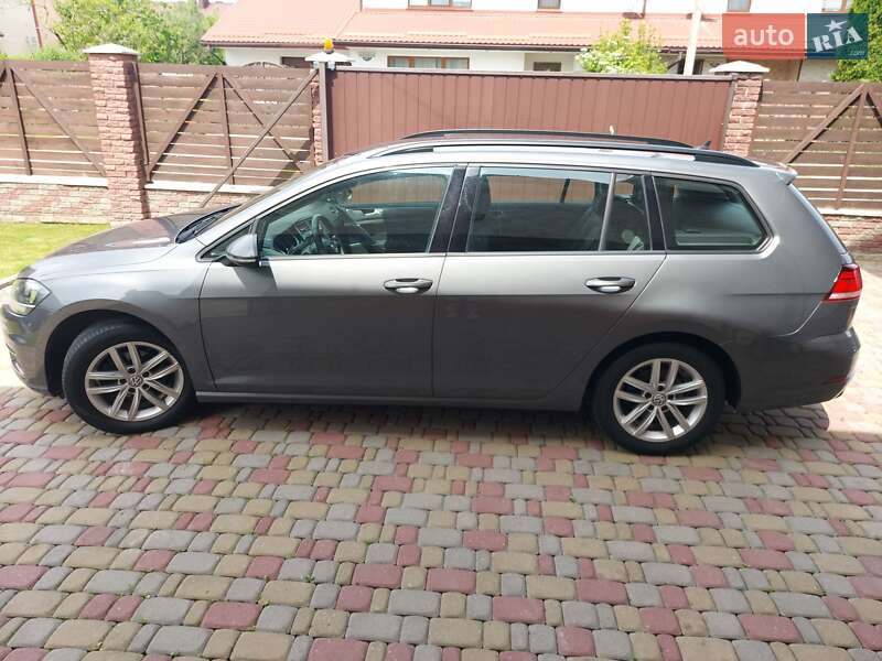 Універсал Volkswagen Golf 2017 в Рівному