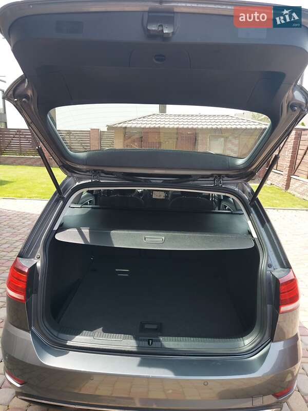 Універсал Volkswagen Golf 2017 в Рівному