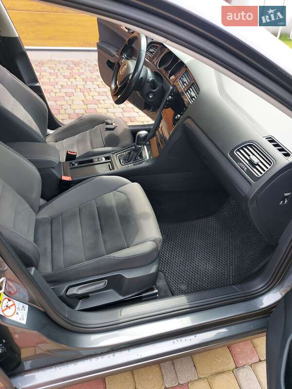 Універсал Volkswagen Golf 2017 в Рівному