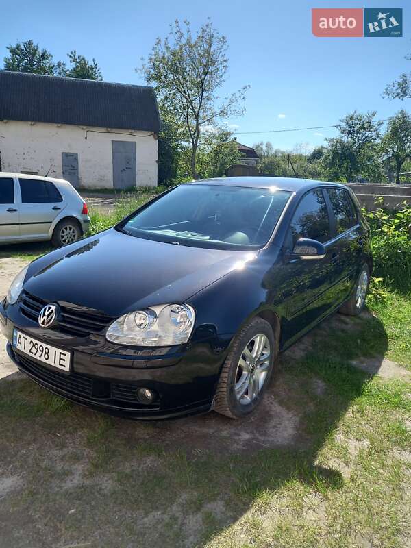 Хэтчбек Volkswagen Golf 2006 в Рогатине