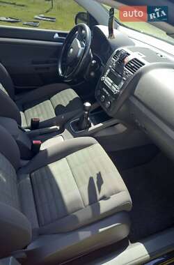 Хэтчбек Volkswagen Golf 2006 в Рогатине