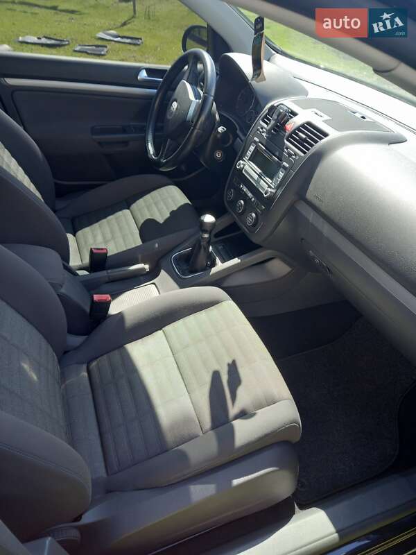 Хэтчбек Volkswagen Golf 2006 в Рогатине