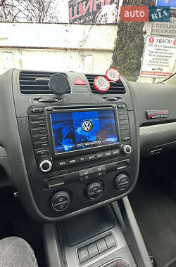 Хетчбек Volkswagen Golf 2005 в 