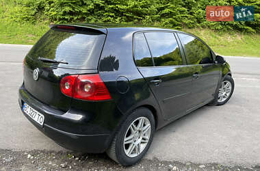 Хэтчбек Volkswagen Golf 2004 в 