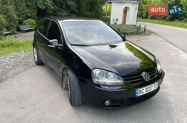 Хэтчбек Volkswagen Golf 2004 в 